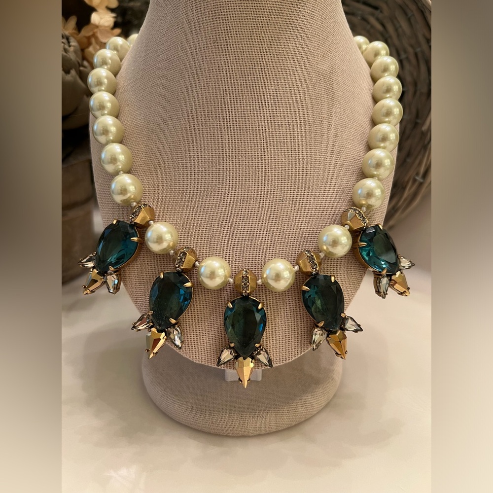 Vintage JCrew Pearl and Light Emerald Gem Stone Necklace. Like New Condition!!